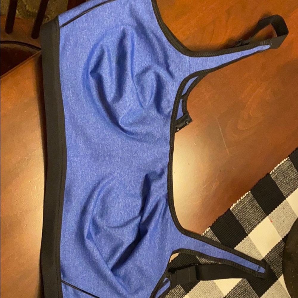 Wacoal sports bra. New without tags! Never worn!